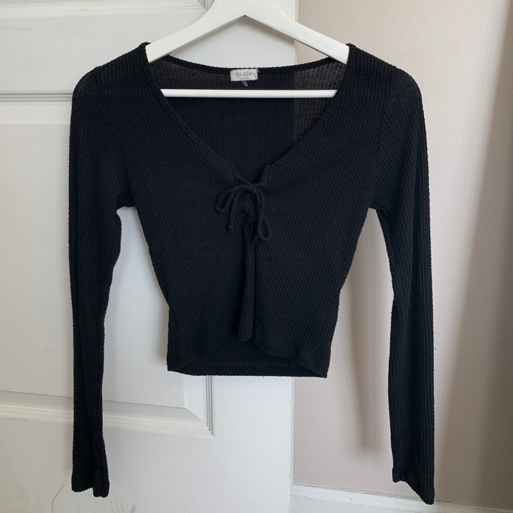 ❤️Brandy Melville❤️Tie-front crop black shirt